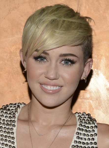 Miley Cyrus Blonde Pixie Hairstyle Razor Haircuts Popular Haircuts