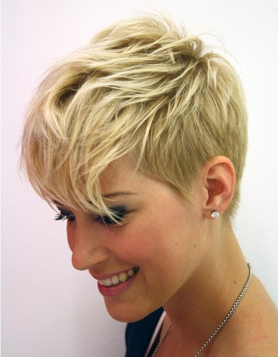 Picture of Short Layered Pixie Cut/ hypekappers.nl