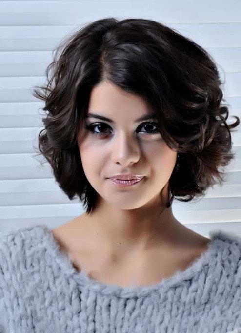 short wavy hair style