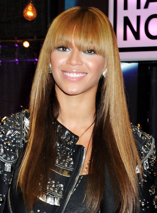 Beyonce Knowles Hairstyles: Long Straight Hairstyle with Blunt Bangs 