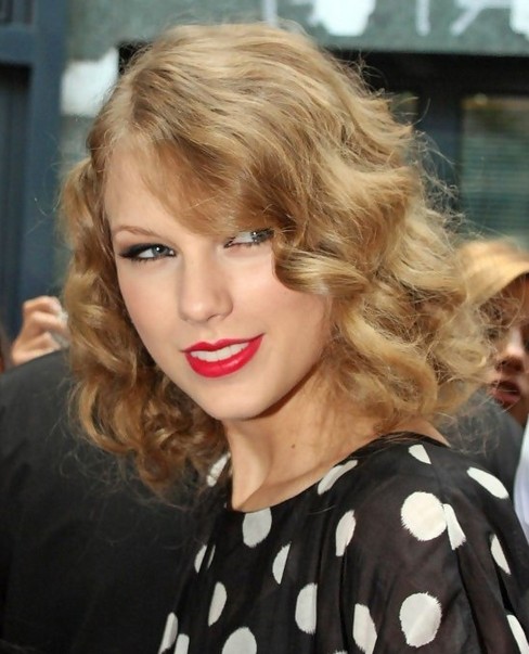 16 Taylor Swift Hairstyles Popular Haircuts