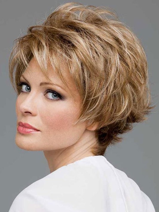 Short Haircuts for Women Over 40: Layered Hair / Source