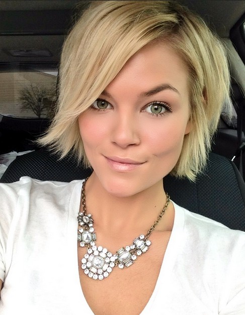 Trendy Short Hairstyles: Blonde Short Hairstyle for Fine Hair