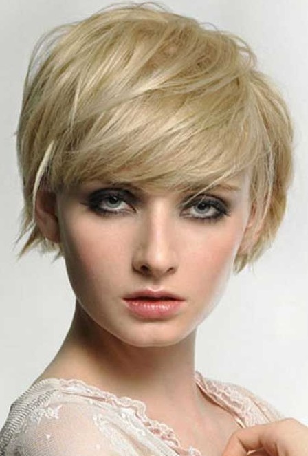 Chic Short Haircuts: Trendy Short Hairstyle for Women / Via
