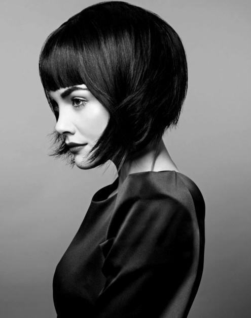 30 Short Hairstyles for Winter: Bob Haircut with Blunt Bangs