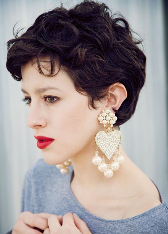 Short Wavy Haircuts for Women: Cute Pixie Hairstyle / Source