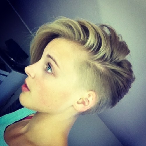 One Side Shaved Hairstyles for Short Hair / Via