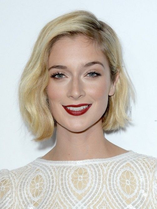 Caitlin Fitzgerald Korte Kapsels: Klassieke Blonde Bob Gekapte