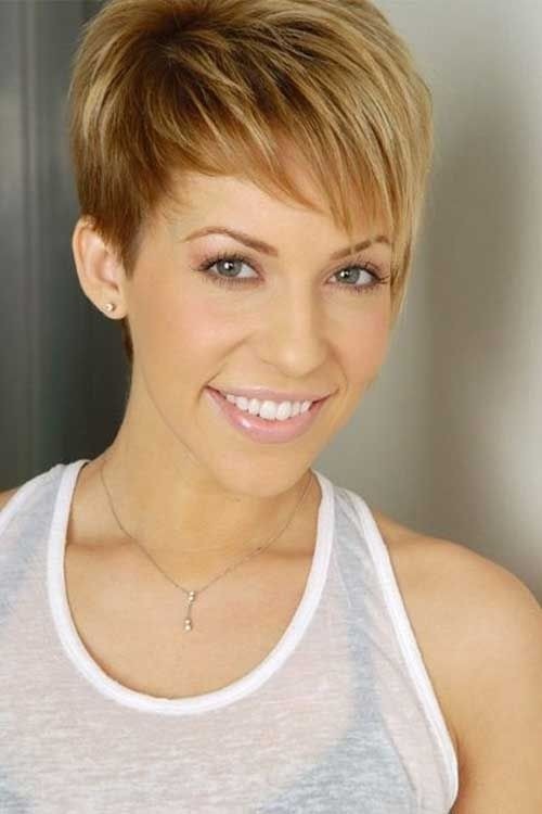 Cute Easy Pixie Haircut for Long Face / Via