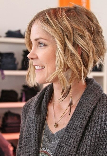 20 Hottest Short Wavy Hairstyles Popular Haircuts