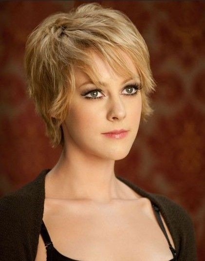 Short Haircuts for Oval Faces and Thin Hair / Via