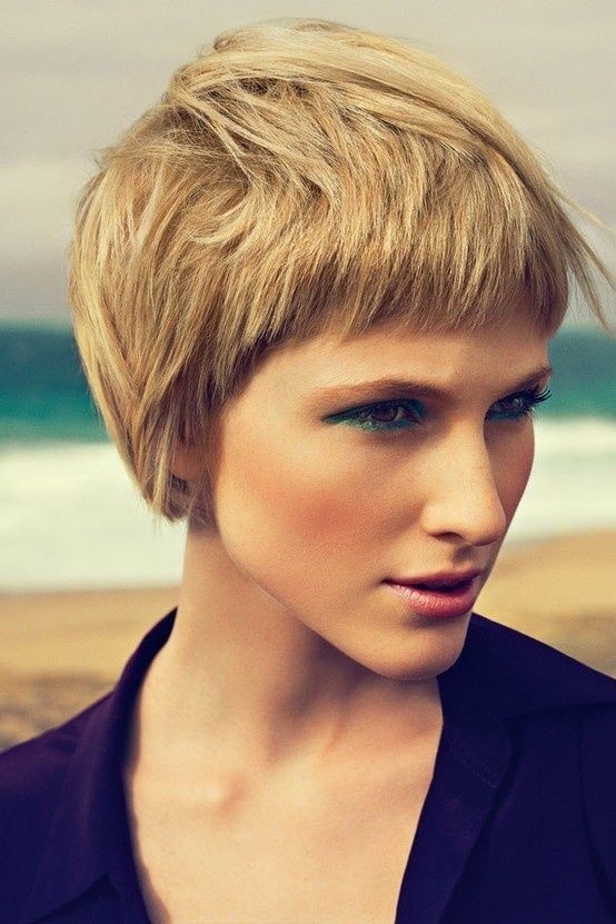 20 Stylish Short Hairstyles For Women With Thick Hair Styles Weekly