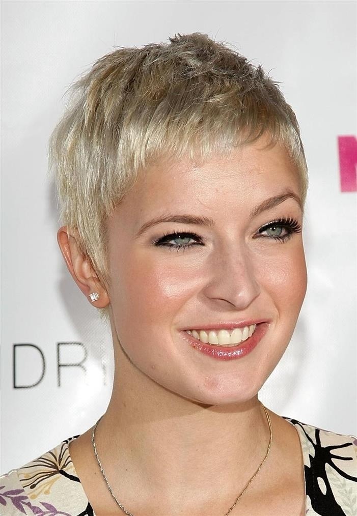 26 Best Short Haircuts For Long Face Popular Haircuts