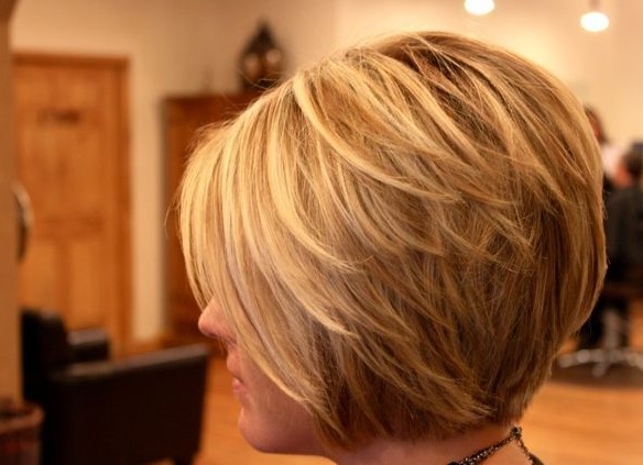 20 Layered Hairstyles For Short Hair Popular Haircuts