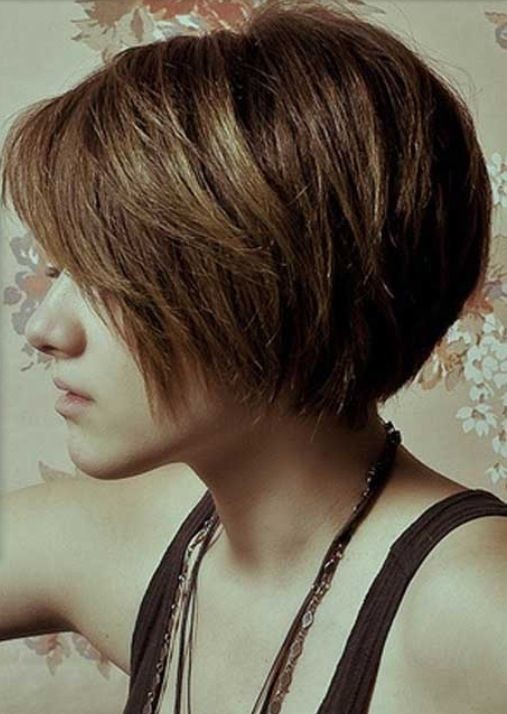 Bob Haircut for Thick Straight Hair: Summer Hairstyles / Via