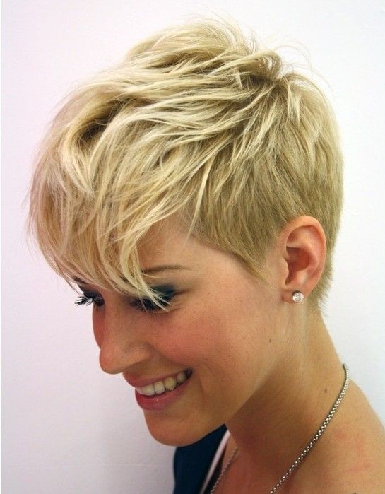 Messy Pixie Hairstyles for Girls: Short Hair Trends / Via