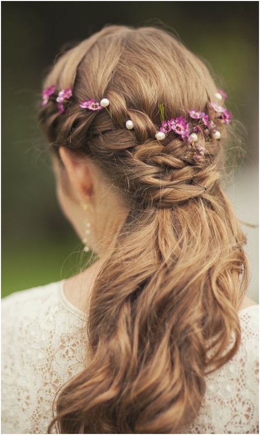 Half Up Half Down Hairstyles: Half Up Braid for Wedding / Via