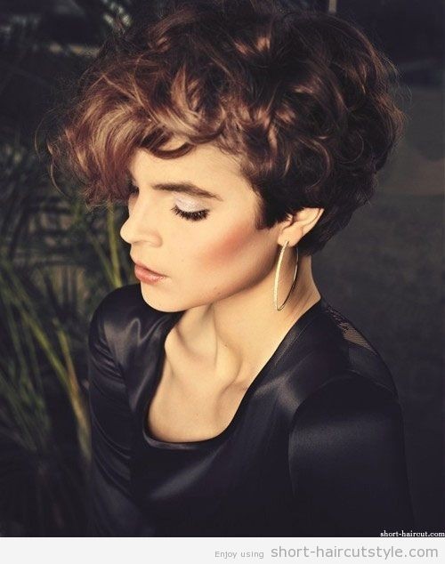 Very Short Hairstyles for Curly Hair: Pixie Haircut / Via