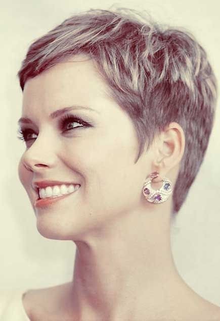 Chic Short Hairstyles for Women Over 30 – 40 / Via