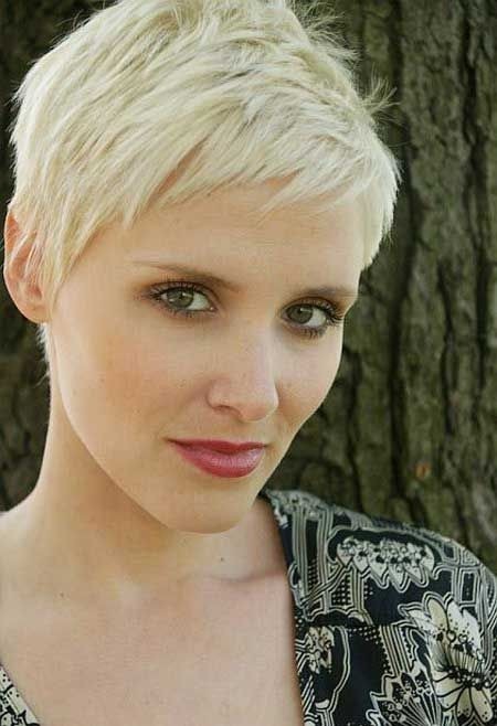 Pixie Haircut with Asymmetric Bangs: Women Short Hairstyles / Via