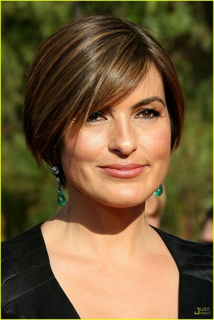 Mariska Hargitay Short Haircut Hairstyles for Round Faces PoPular