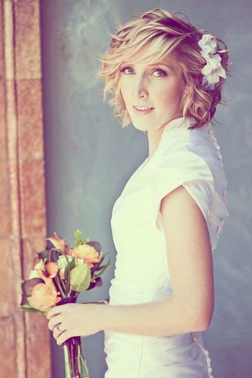Wedding Hairstyles for Short Hair: Layered Curly Hairstyle / Via