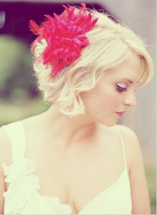 Bridesmaid Hairstyles for Short Hair: Wedding Hair with Headband / Via