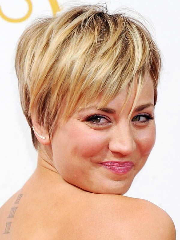 Kaley Cuoco Haircut: Short Hairstyles for Round Face Shape / Via