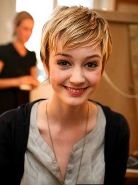 Layered-Short-Haircut-Cute-Pixie-Hairsty