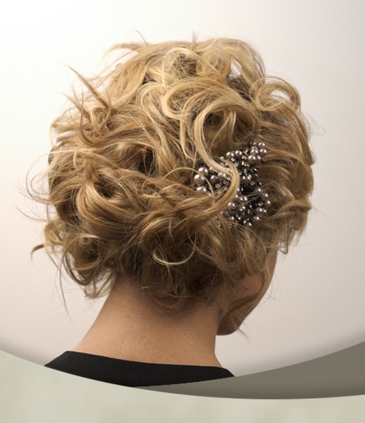 33 Hair updos for short hair for weddings for Oval Face