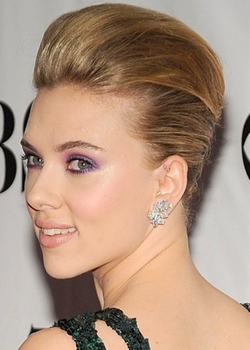  Updo Hairstyles for Short Hair: Scarlett Johansson Short Hair Style