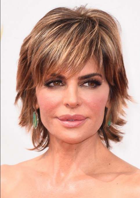 Lisa Rinna Haircut: Layered Short Hairstyles for Thick Hair /Getty ...