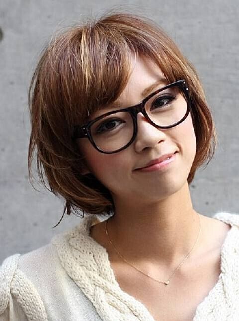 Cute Bob Hairstyle for Girls with Round Faces and Glasses / Via