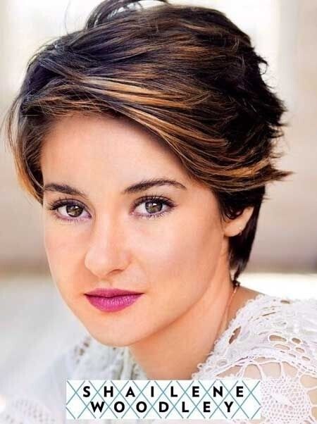 Women Short Hairstyles for Thick Hair / Via