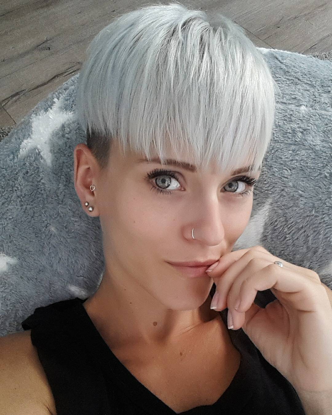 10 Short Hairstyles for Women Over 40 - Pixie Haircuts 2020