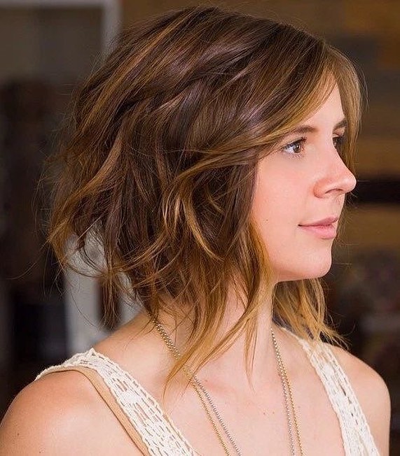 Beliebteste mittlere Frisuren - Schulterlange Haarschnitte für Frauen