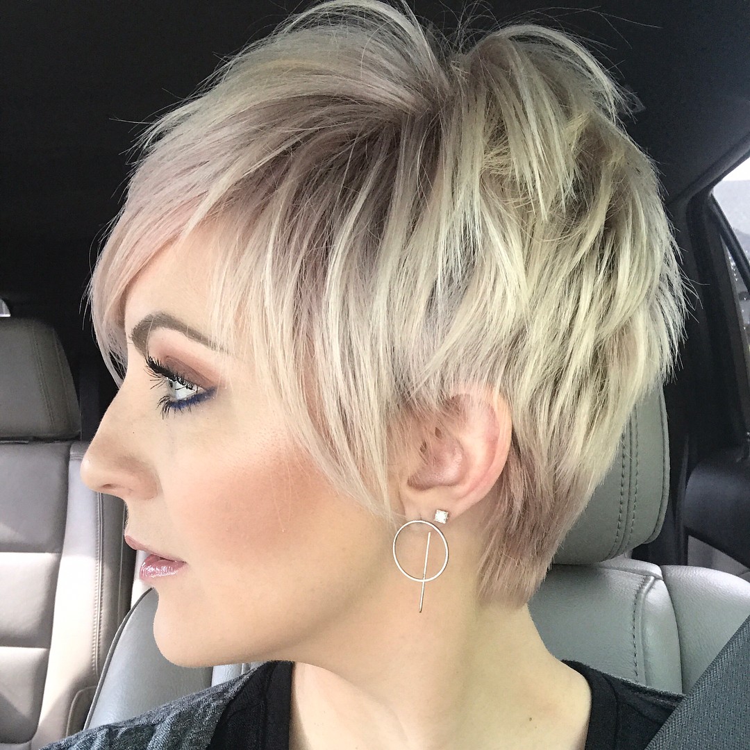10 Flattering Short Straight Hairstyles 2021 10 Flattering Short Straight Hairstyles 2021
