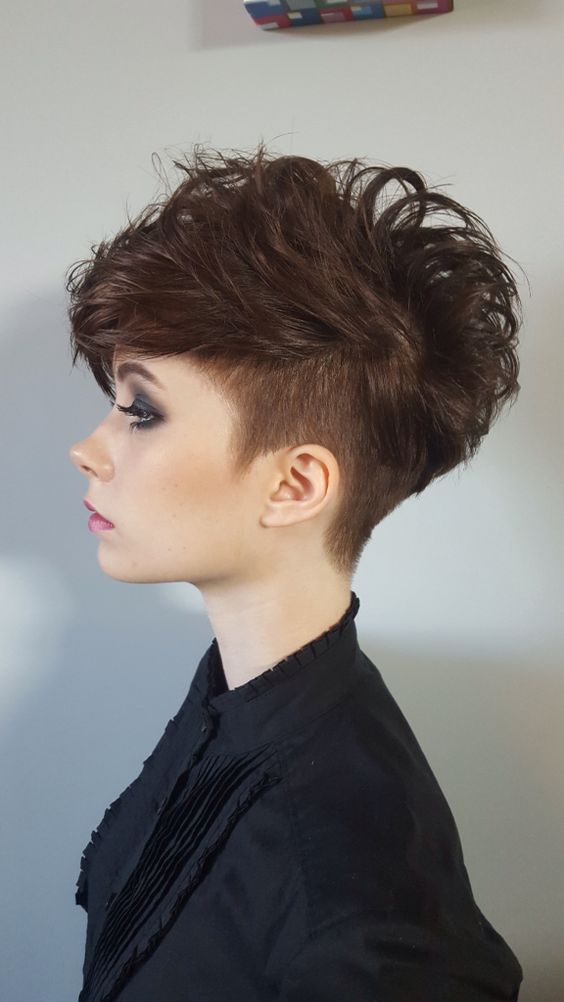 10 Trendy Pixie Hair Cut for Blondes & Brunettes 2021