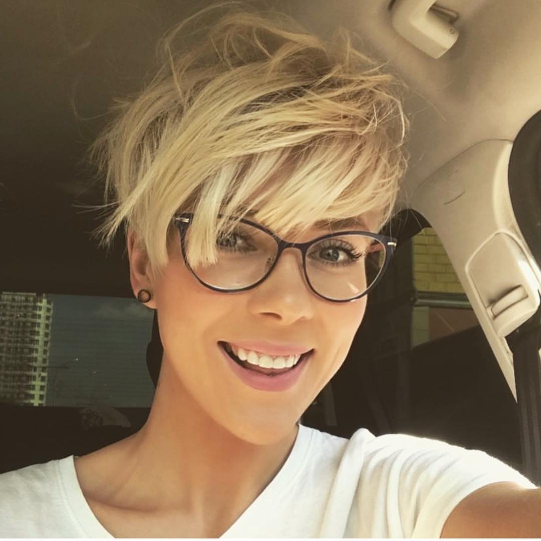 11+ Short Hairstyles For Ladies With Glasses Photos