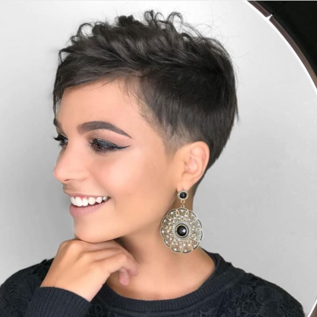 10-stylish-feminine-pixie-haircuts-short-hair-styles-2020-for-female