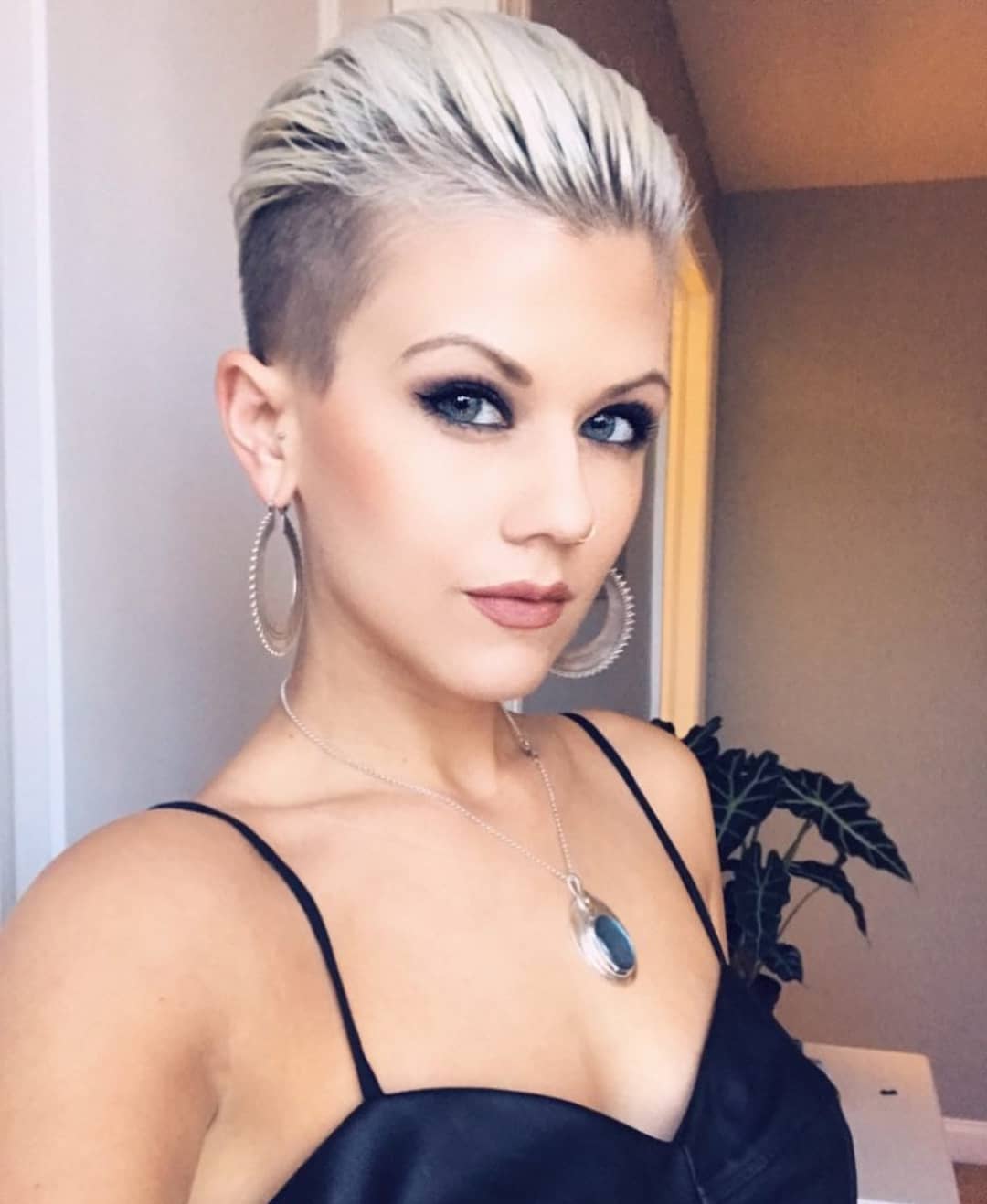 46 Slicked back short hair woman for Ladies