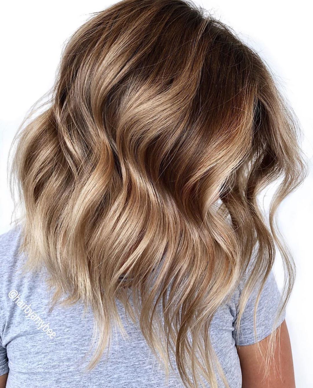 10 Medium Length Haircuts With Wavy Hair Women Wavy Hair Styles 2021 10-medium-length-haircuts-with-wavy-hair-women-wavy-hair-styles-2021