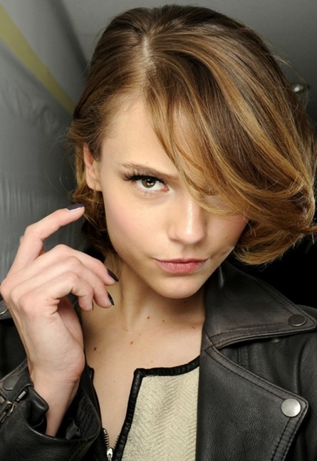 Summer Hairstyles for Short Hair, Bob Hair Caramel Highlights