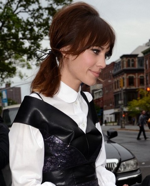 Alexa Chung Hairstyles: Easy ponytail for Long Hair