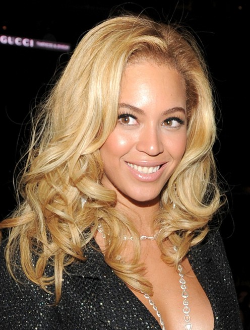 Beyonce Knowles Hairstyles: Blonde Loose Wavy Hairstyle
