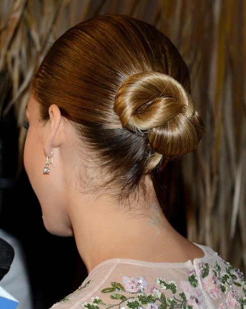 Jessica Alba Hairstyles: Simple Smooth Updo Hairstyle