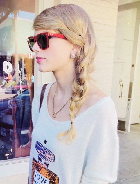 Taylor Swift Hair Styles 2014: Loose Side Braided Hairstyle for Holiday