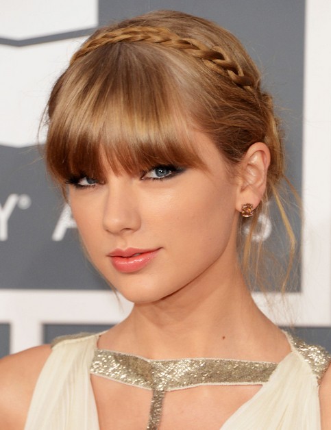 Taylor Swift Updo Hairstyles: Halo Braid