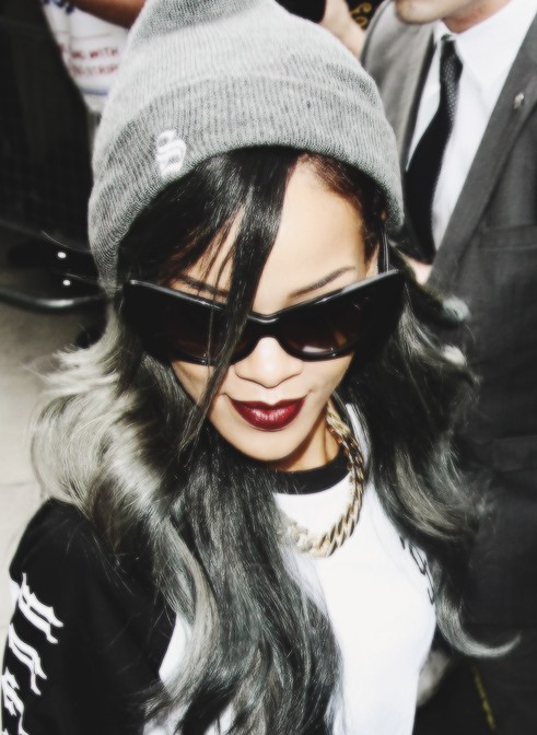 2014 Rihanna Hairstyles: Trendy hair color 2014