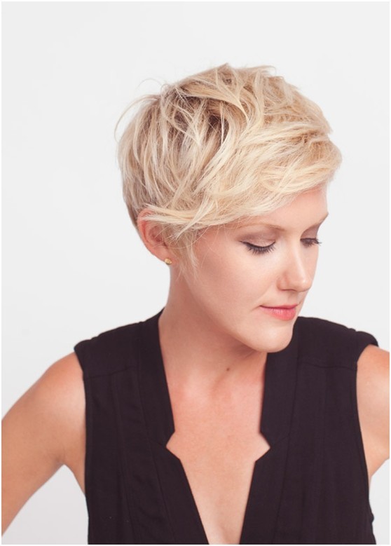 Short Messy Hairstyles for Long Faces: Women Haircuts